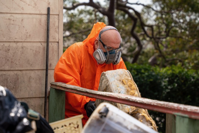 Licensed crew removing asbestos sheeting